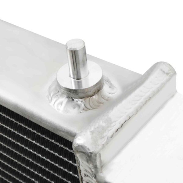 High Flow Alloy Radiator To Fit Land Rover Discovery 1 / Defender 200TDI / 300TDI 2.5TD 84-98 - Image 3