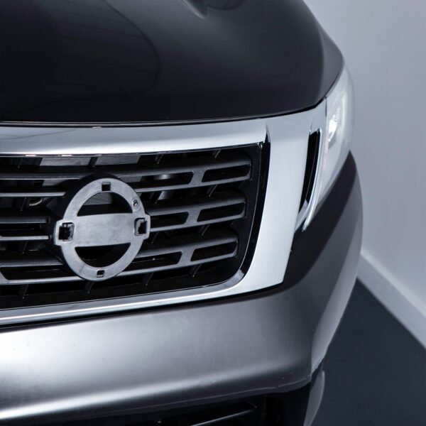 Nissan Navara D23 NP300 15-20 Black / Chrome Grille - Image 2