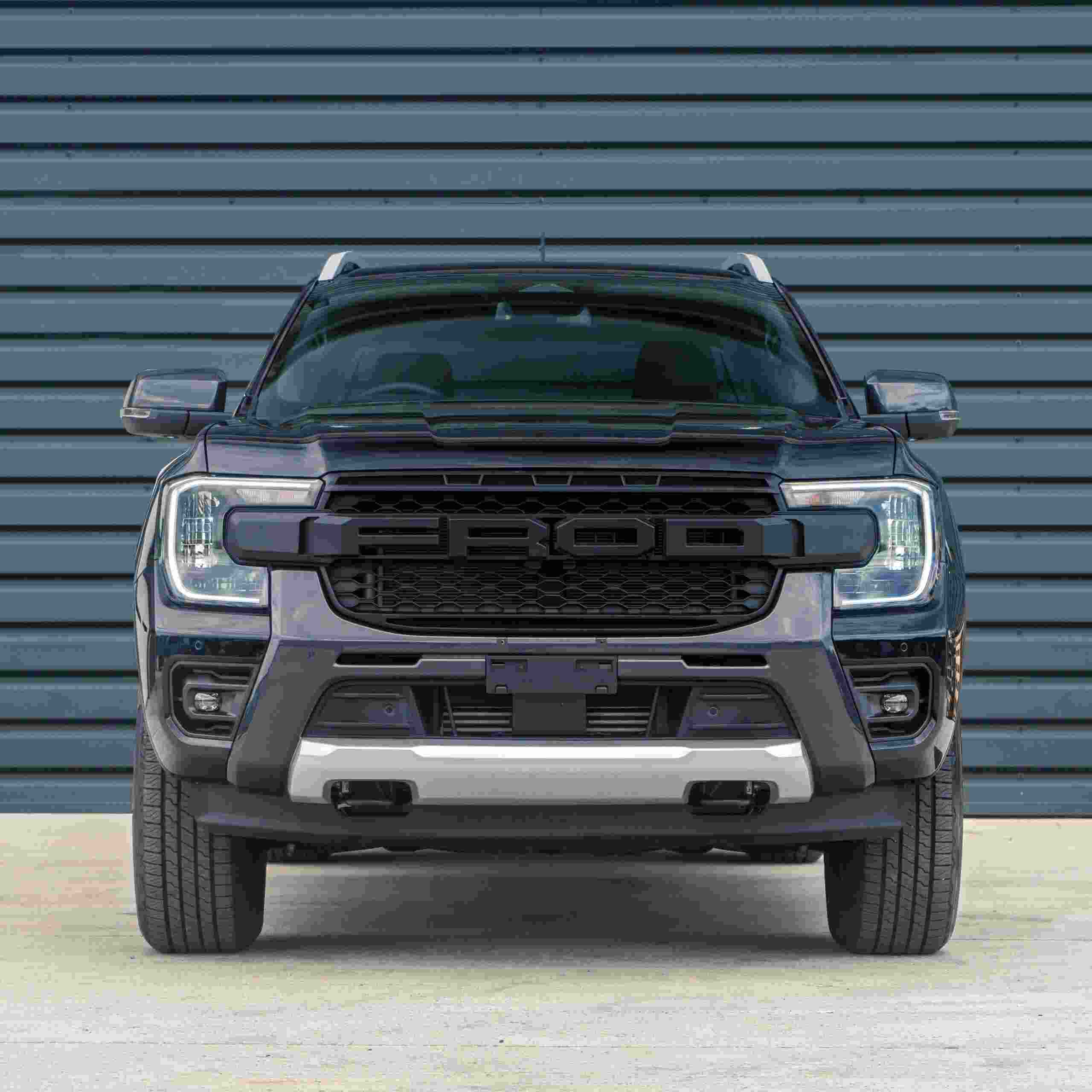 Ford Ranger T9 Wildtrak 2023+ Black Front Grille & Badge - Image 3